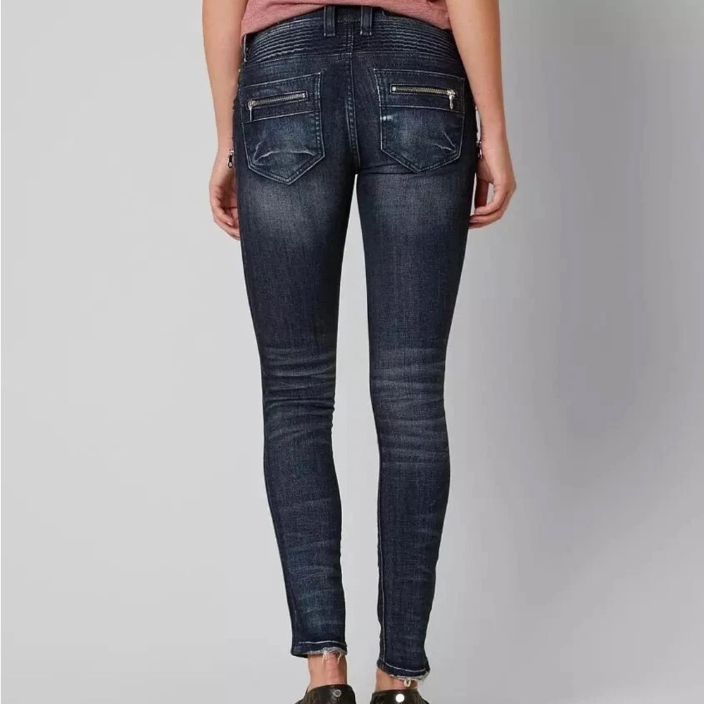 Rock Revival Moto
Distressed Skinny Dark Washed Jeans. Women's Size 30.
